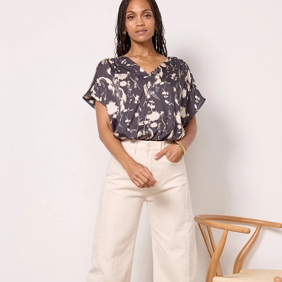 NWT Evereve Black and Cream Phoebe Dolman Floral Top size XL - Picture 9 of 9